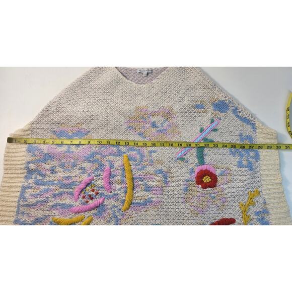 See & be seen statement poncho soft winter warm S/ M neutral 3D whimsical modern - Picture 10 of 11